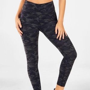FABLETICS black and grey camo leggings!